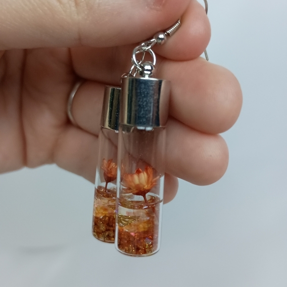 Handcrafted‎ Orange Flower Gift Earrings (#0288) - Picture 3 of 4